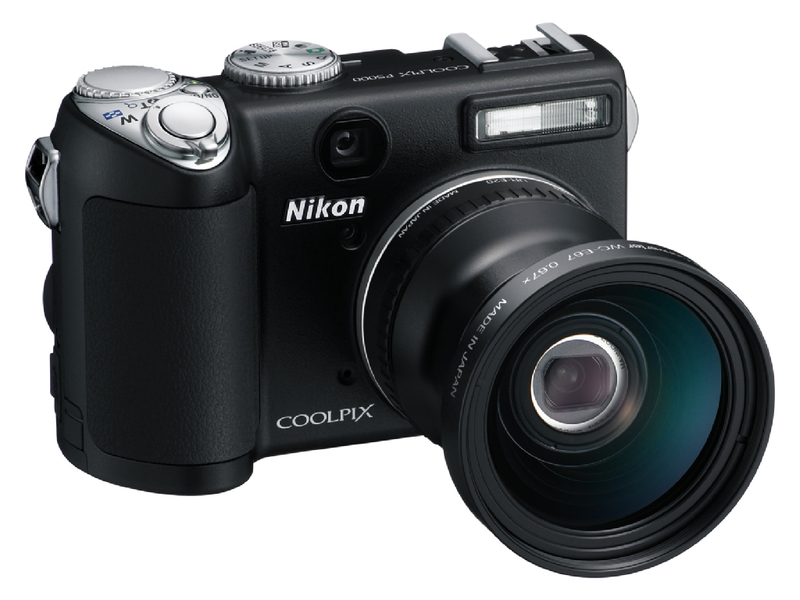 Illustration for article titled Nikon Intros Coolpix P5000 Has DSLR Brains, Point and Shoot Sensor